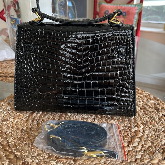 kelly bag small crocodile texture 7”h x 93/4”w @ bottom has crossbody strap - Picture 2 of 4